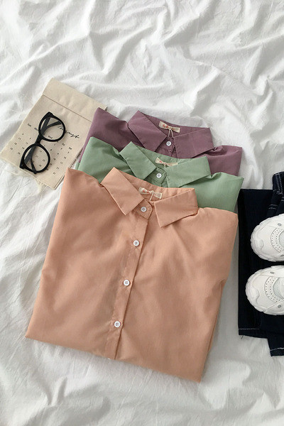 Klassikalise krae ja pikkade varrukatega naiste särk