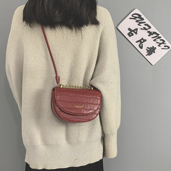 Naiste vabaaja nahast kott pika sangaga mitmes värvitoonis