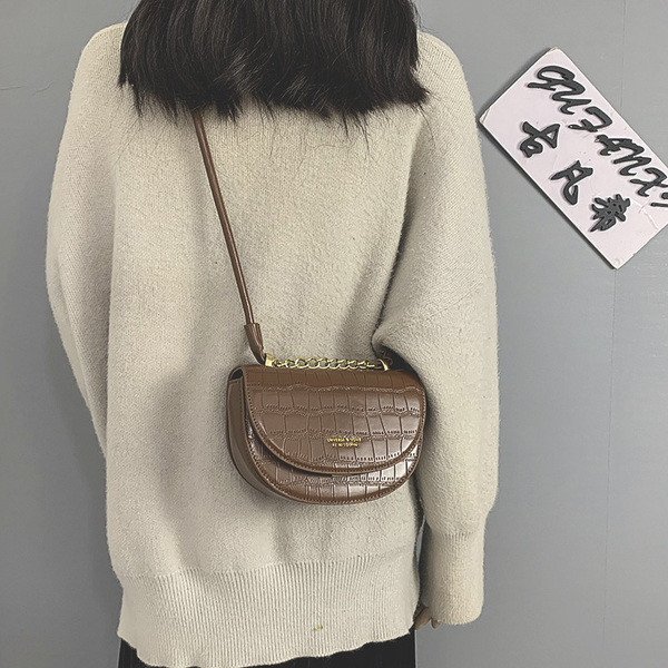 Naiste vabaaja nahast kott pika sangaga mitmes värvitoonis