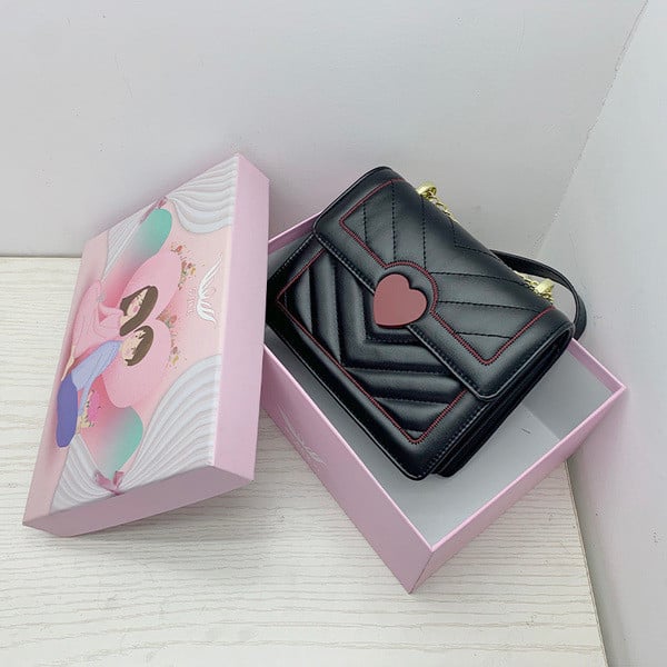 Mitmes värvitoonis metallist ketiga naiste igapäevakott