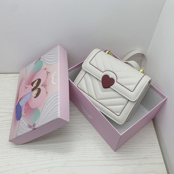 Mitmes värvitoonis metallist ketiga naiste igapäevakott