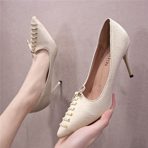 Γυναικεία παπούτσια με ψηλά τακούνια και κορδόνια