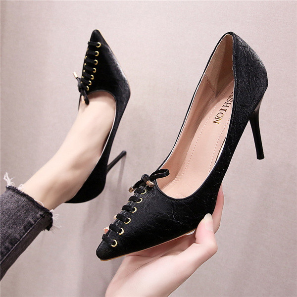 Γυναικεία παπούτσια με ψηλά τακούνια και κορδόνια