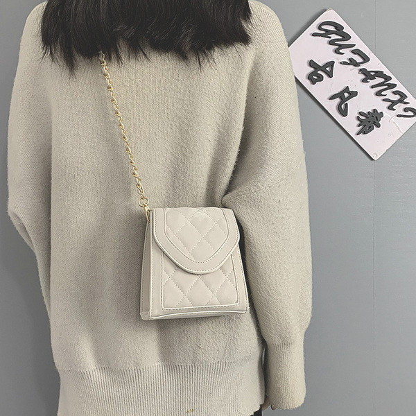 Κομψή γυναικεία τσάντα με μακριά λαβή σε διάφορα χρώματα