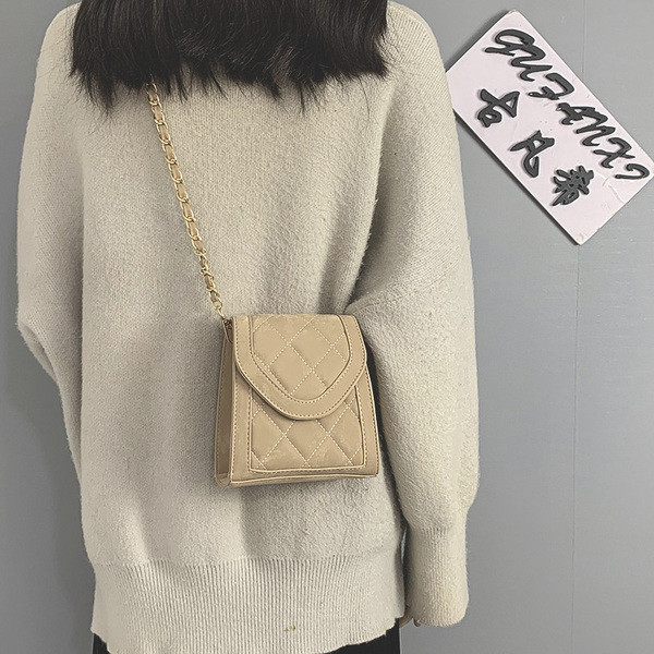 Κομψή γυναικεία τσάντα με μακριά λαβή σε διάφορα χρώματα