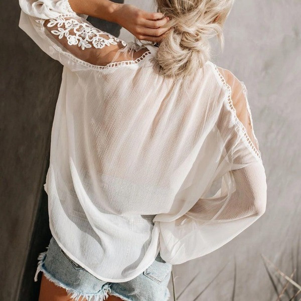 Moodne naiste särk spitsikaela ja pitsiga