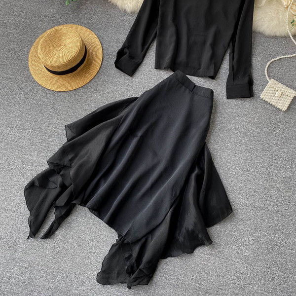 Must naiste komplekt kahest osast - pluus ja lõikega seelik