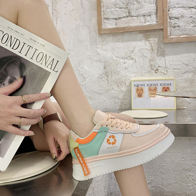 Πολύχρωμα γυναικεία αθλητικά παπούτσια κατασκευασμένα από αναπνεύσιμο ύφασμα με ψηλή σόλα