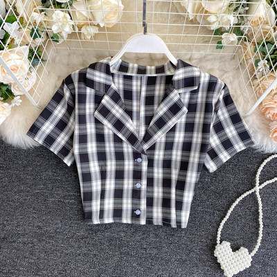 Μοντέρνο γυναικείο πουκάμισο με κοντά μανίκια