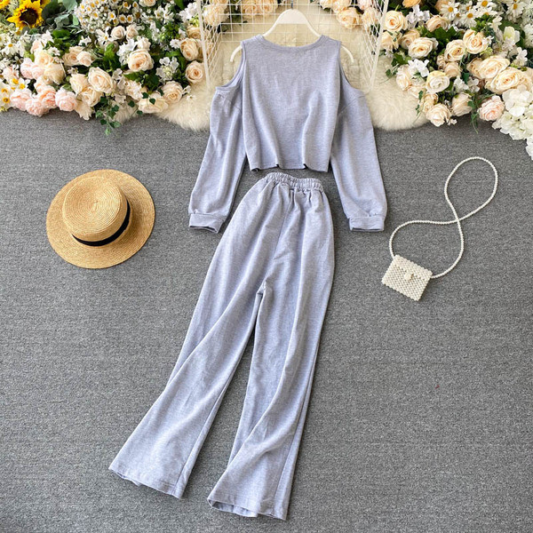 Naiste vabaaja komplekt, mis sisaldab paljaste õlgadega pluusi ja laia pükse