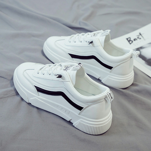 Casual γυναικεία αθλητικά παπούτσια κλασικόμοντέλο με κορδόνια σε λευκό