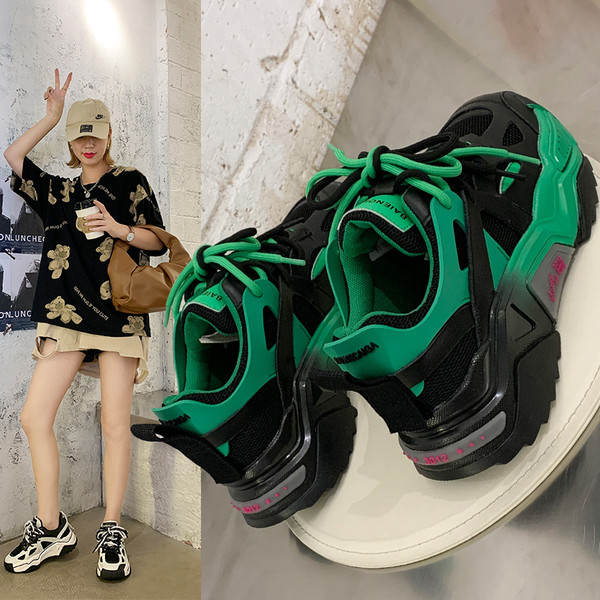 Γυναικεία αθλητικά παπούτσια με υψηλή τραχιά σόλα