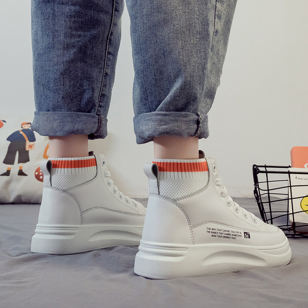 Μοντέρνα γυναικεία αθλητικά παπούτσια με κορδόνια και παχιά σόλα