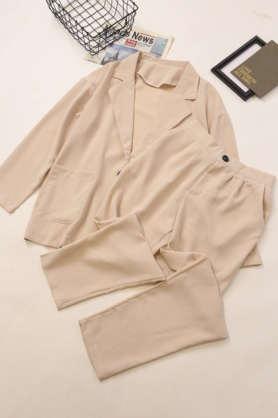 Γυναικείο σετ - σακάκι και παντελόνι