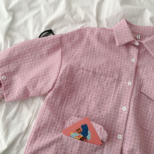 Kockás női ing zsebekkel és klasszikus gallérral