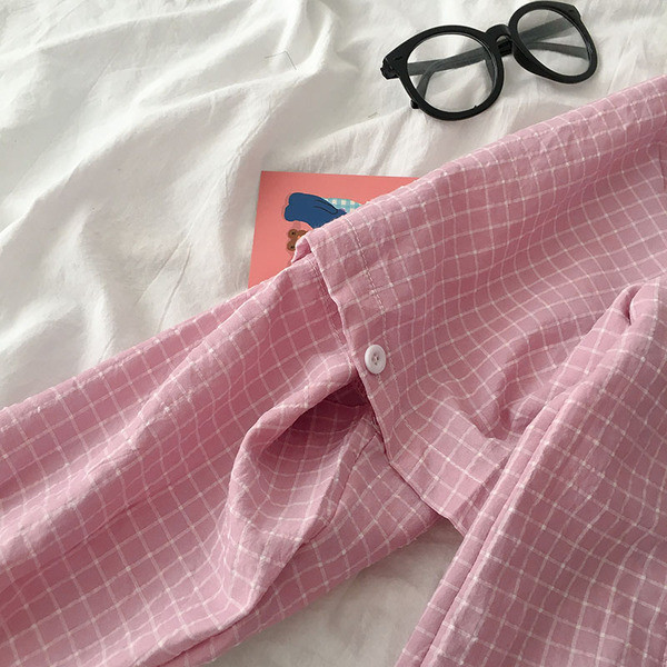 Kockás női ing zsebekkel és klasszikus gallérral