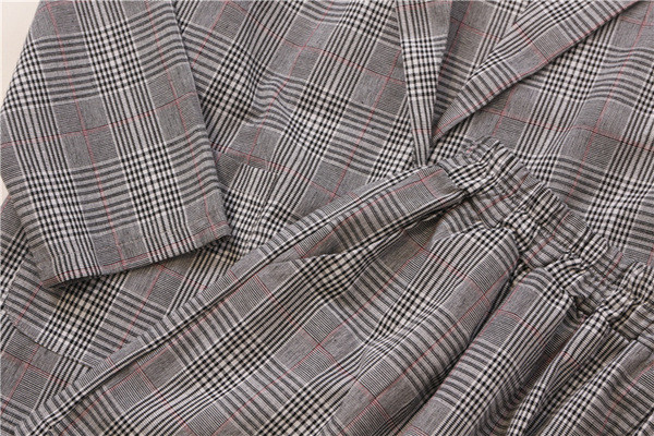 Γυναικείο σετ καρό - μπουφάν και σορτς