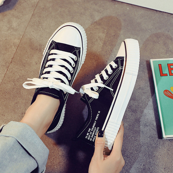 Casual γυναικεία αθλητικά παπούτσια με κορδόνια και επιγραφή