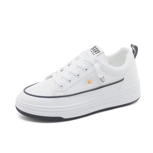 Μοντέρνα γυναικεία αθλητικά παπούτσια με κορδόνια και κέντημα μαργαρίτας