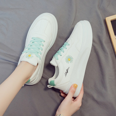 Γυναικεία casual πάνινα παπούτσια με πολύχρωμα κορδόνια και κεντήματα