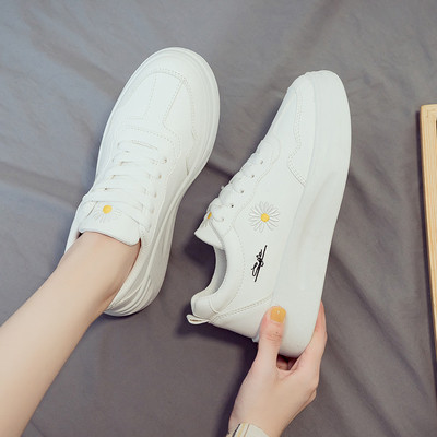 Γυναικεία casual πάνινα παπούτσια με πολύχρωμα κορδόνια και κεντήματα