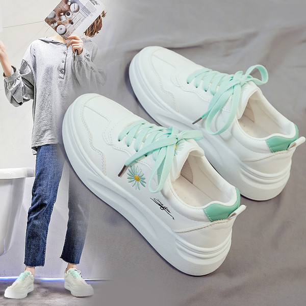 Γυναικεία casual πάνινα παπούτσια με πολύχρωμα κορδόνια και κεντήματα