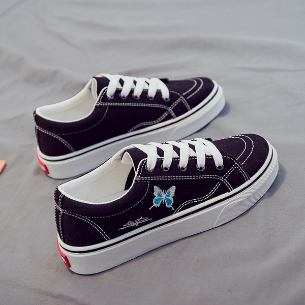 Paelte ja tikanditega sportlikud ja igapäevased naiste tossud