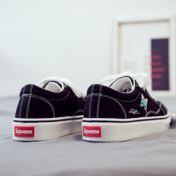 Paelte ja tikanditega sportlikud ja igapäevased naiste tossud