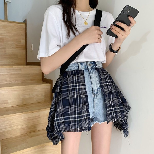 Aktuaalsed kõrge vöökohaga naiste lühikesed teksapüksid