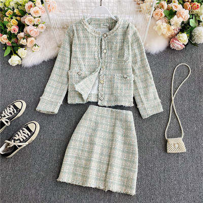 Κομψό γυναικείο σετ από δύο μέρη σε μπεζ χρώμα