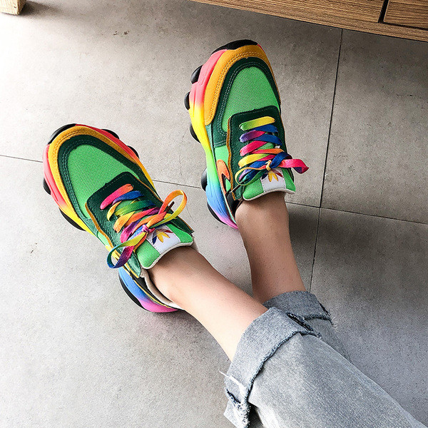 Πολύχρωμα γυναικεία αθλητικά παπούτσια με ψηλή σόλα