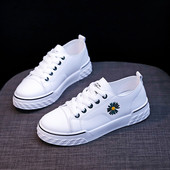 Αθλητικά-casual γυναικεία παπούτσια με κορδόνια και κέντημα λουλουδιών