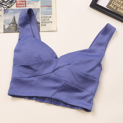 Κοντή γυναικεία μπλούζα με φαρδιά τιραντάκια