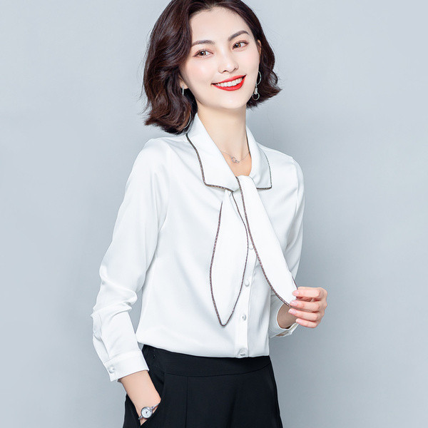 Stilīgs sieviešu satīna krekls ar garām piedurknēm