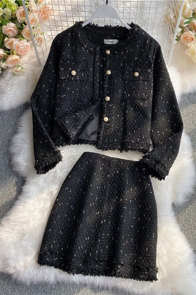 Set elegant pentru femei, care include o jachetă și o fustă cu talie înaltă