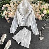 Alkalmi női rövidnadrág és felső szett kapucnival és cipzárral