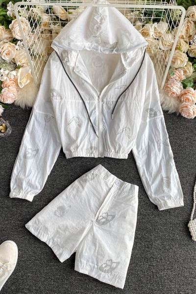 Alkalmi női rövidnadrág és felső szett kapucnival és cipzárral