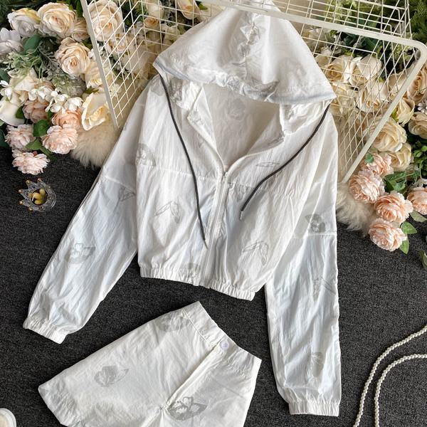 Alkalmi női rövidnadrág és felső szett kapucnival és cipzárral