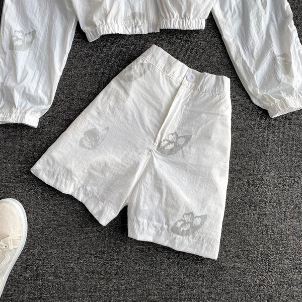 Alkalmi női rövidnadrág és felső szett kapucnival és cipzárral