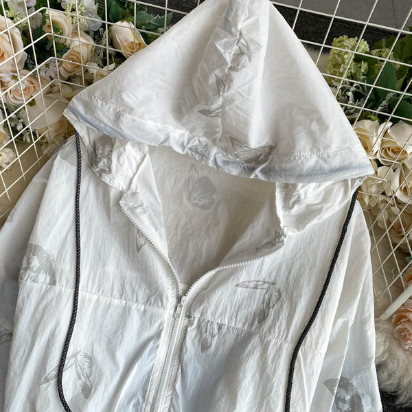 Alkalmi női rövidnadrág és felső szett kapucnival és cipzárral