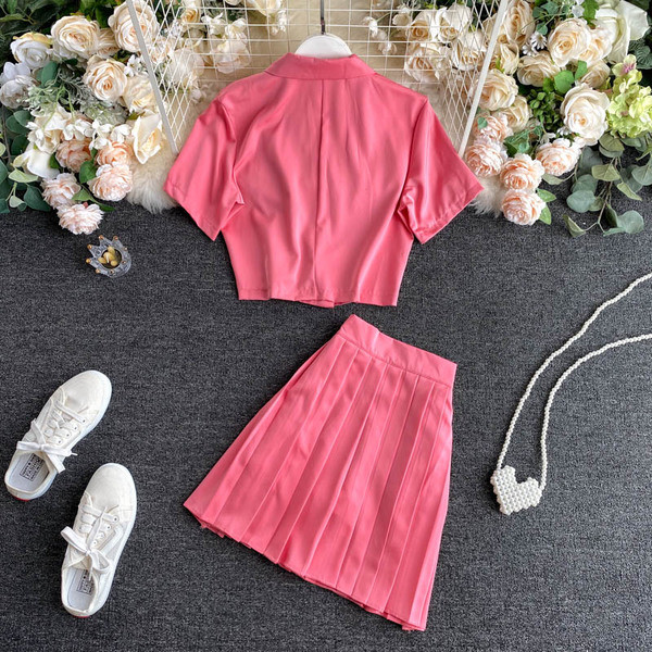 Ikdienas sieviešu blūzes komplekts ar īsām piedurknēm un pogām un svārki ar augstu vidukli