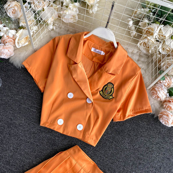 Ikdienas sieviešu blūzes komplekts ar īsām piedurknēm un pogām un svārki ar augstu vidukli