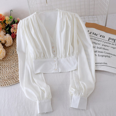 Κοντό γυναικείο πουκάμισο με λαιμόκοψη και κουμπιά σε μαύρο και άσπρο χρώμα