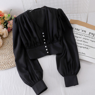 Κοντό γυναικείο πουκάμισο με λαιμόκοψη και κουμπιά σε μαύρο και άσπρο χρώμα