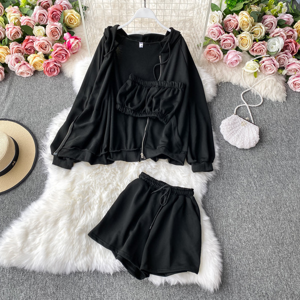 Naiste igapäevane kolmeosaline komplekt - dressipluus, rinnakas ja lühikesed püksid