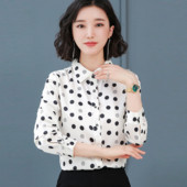 Satīna sieviešu punktveida krekls ar klasisku apkakli un garām piedurknēm