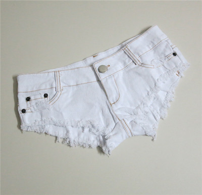 Praegused naiste teksapüksid standardse vöökohaga