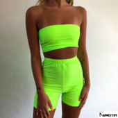 Μοντέρνο γυναικείο σετ - μπουστάκι και σορτς