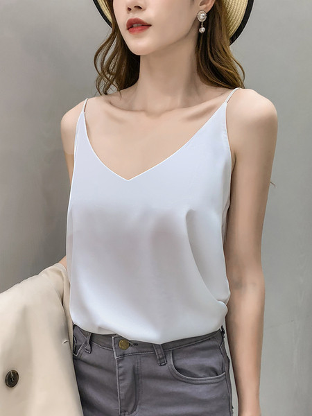 Maieu elegant din satin, cu decolteu spitz și bretele subțiri