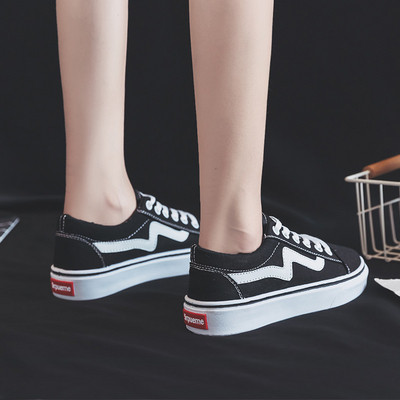 Casual γυναικεία αθλητικά παπούτσια με κορδόνια και λευκή σόλα